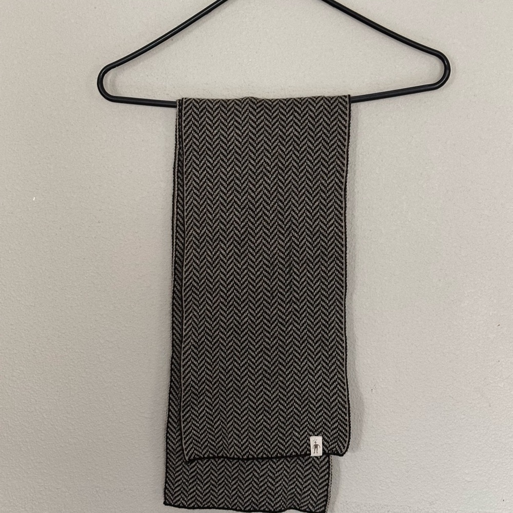 Smartwool Herringbone Knit Scarf in Black and Gray